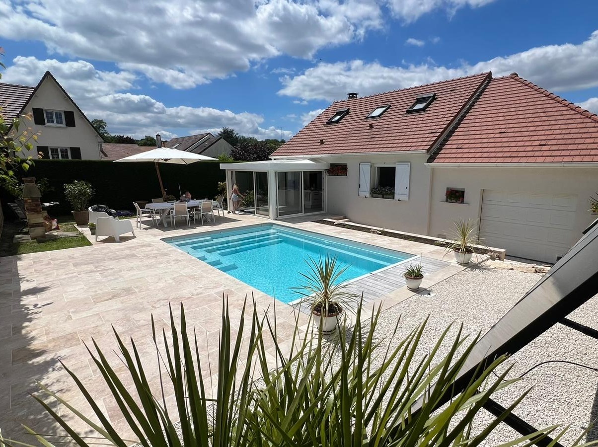 Terrasse autour de piscine